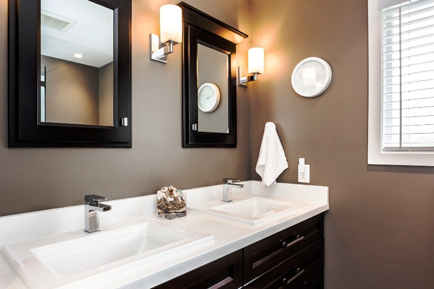 Det vil ikke være vanskelig å installere en servant på benken på badet Det vil ikke være vanskelig å installere en servant på benken på badet