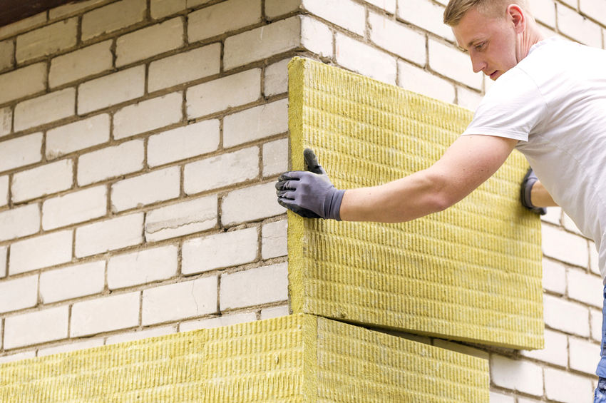 Bilo koja vrsta fasadne vune uvijek treba lijepiti na čvrstu i suhu podlogu Bilo koja vrsta fasadne vune uvijek treba lijepiti na čvrstu i suhu podlogu