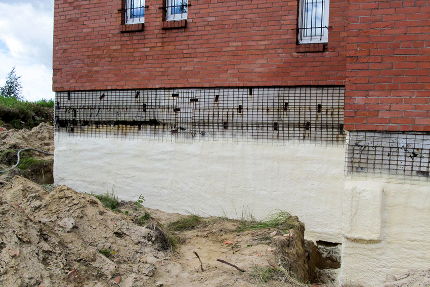 A szigetelt alapokkal rendelkező házak akár 25% -kal kevesebb energiát fogyasztanak fűtésre, mint a nem szigetelt épületek A szigetelt alapokkal rendelkező házak akár 25% -kal kevesebb energiát fogyasztanak fűtésre, mint a nem szigetelt épületek