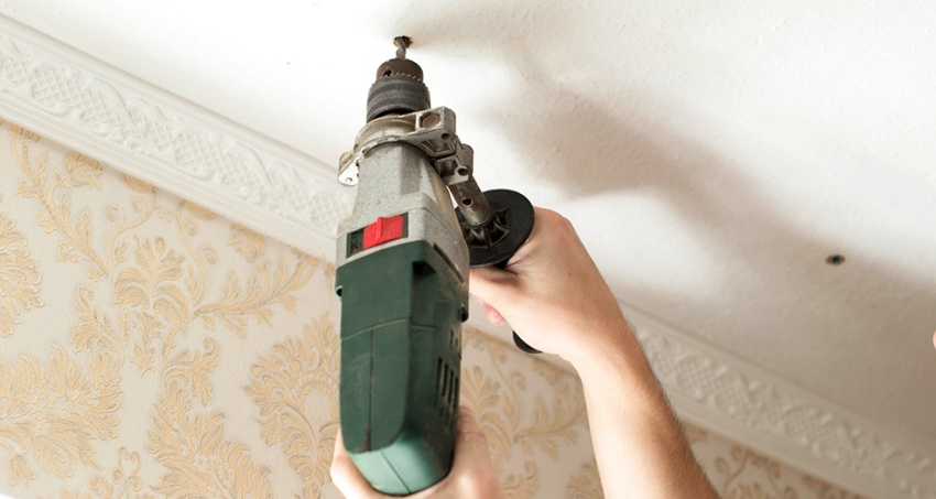 יש ליישר את הקירות בקפידה לפני מתיחת הבד לתקרה יש ליישר את הקירות בקפידה לפני מתיחת הבד לתקרה