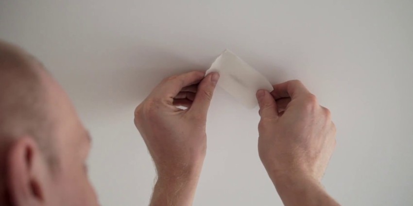 הצעד הראשון הוא להבין כמה גדול החריץ בתקרת המתיחה הצעד הראשון הוא להבין כמה גדול החריץ בתקרת המתיחה