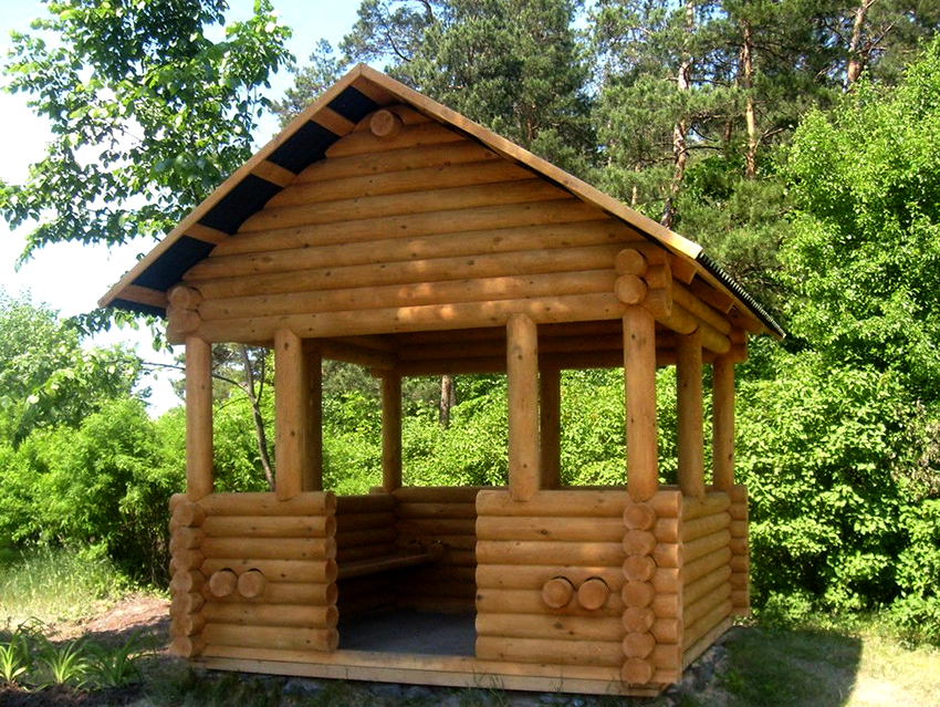 Lauben aus einem Blockhaus sind umweltfreundlich, außerdem sehen sie schön und präsentabel aus Lauben aus einem Blockhaus sind umweltfreundlich, außerdem sehen sie schön und präsentabel aus