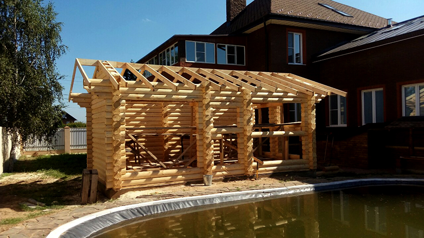 Zum Befestigen des Blockhauses werden zwei Methoden angewendet: in der Pfote und in der Schüssel Zum Befestigen des Blockhauses werden zwei Methoden angewendet: in der Pfote und in der Schüssel