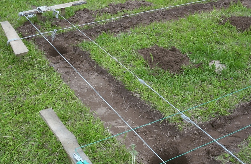 Ang unang yugto ng anumang konstruksyon ay ang pag-aayos ng isang maaasahang pundasyon Ang unang yugto ng anumang konstruksyon ay ang pag-aayos ng isang maaasahang pundasyon