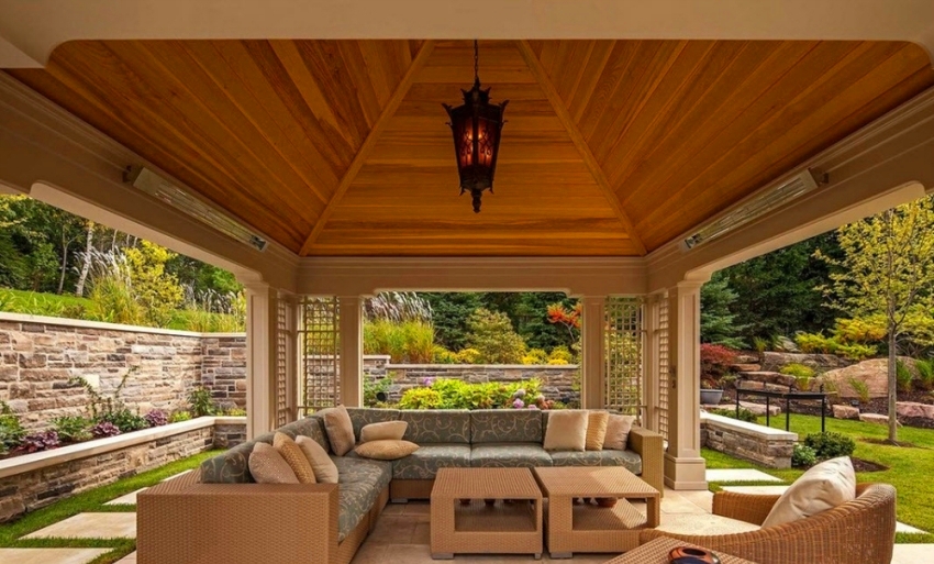 Hindi alintana ang disenyo, isang maaasahang sistema ng rafter ay nilikha kung saan ang kahon ay pinalamanan Hindi alintana ang disenyo, isang maaasahang sistema ng rafter ay nilikha kung saan ang kahon ay pinalamanan