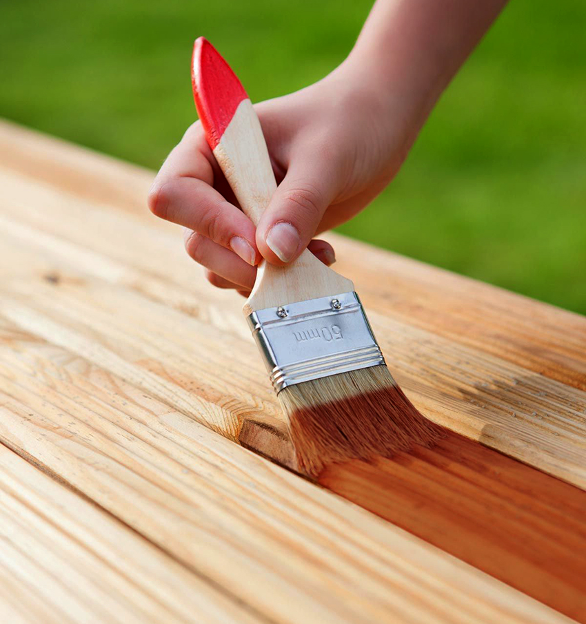 Les fabricants proposent une large gamme de différents types de teintures pour bois Les fabricants proposent une large gamme de différents types de teintures pour bois