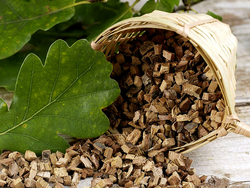 Pour obtenir une teinture noire, utilisez de l'écorce de chêne Pour obtenir une teinture noire, utilisez de l'écorce de chêne