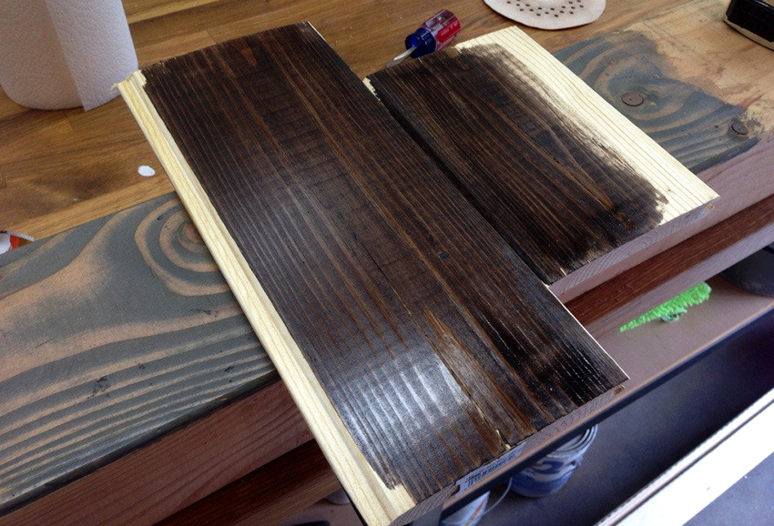 Les taches foncées peuvent être faites avec du bicarbonate de soude et des grains de café Les taches foncées peuvent être faites avec du bicarbonate de soude et des grains de café