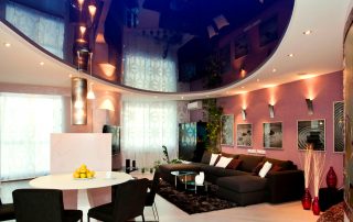 Лъскав опънат таван: огледален блясък и допълнителен обем в стаята