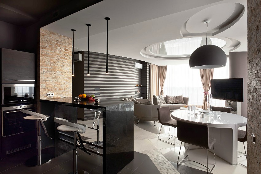 אם אנחנו מדברים על קלות התחזוקה של תקרות מתיחה, אז משטחים מבריקים מאבדים באופן ניכר למט אם אנחנו מדברים על קלות התחזוקה של תקרות מתיחה, אז משטחים מבריקים מאבדים באופן ניכר למט