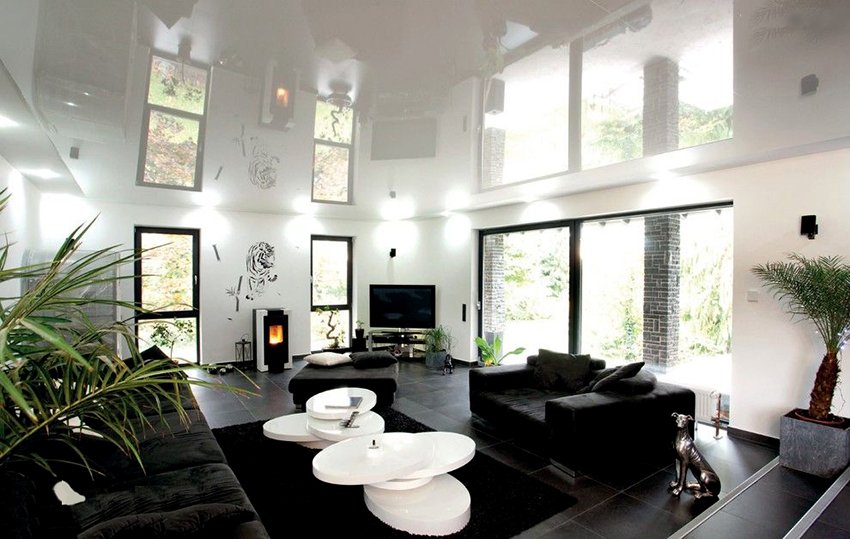 Лъскавият таван е чудесно решение, ако искате да разширите стаята по височина Лъскавият таван е чудесно решение, ако искате да разширите стаята по височина