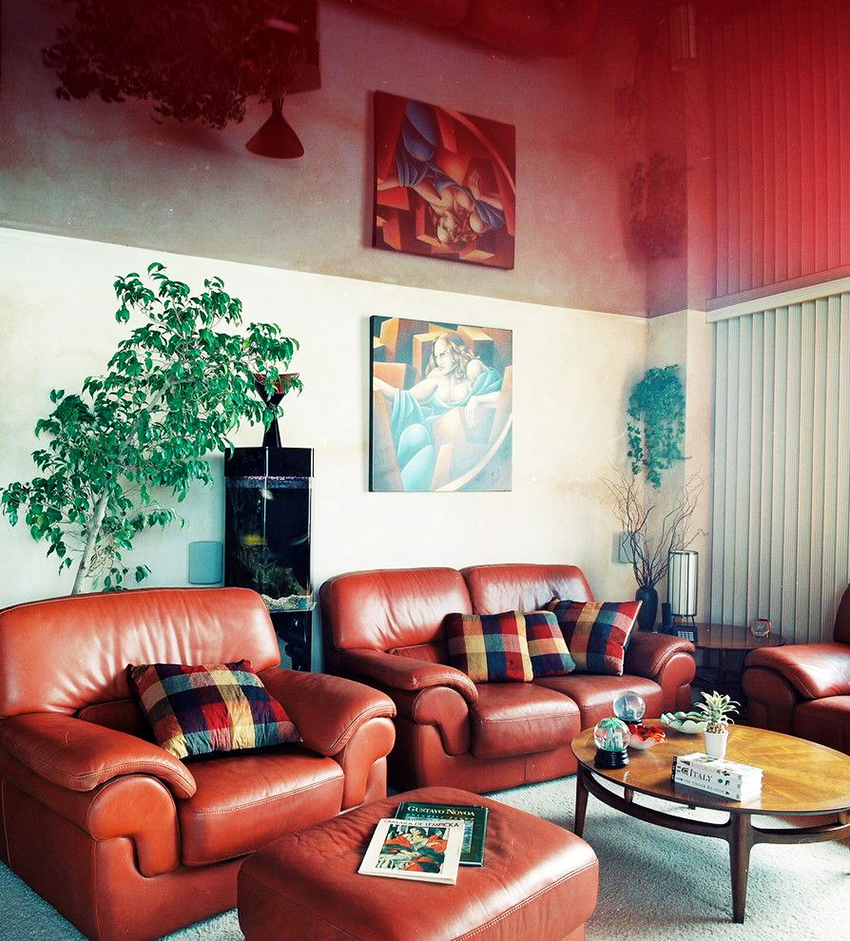 Когато избирате цвят, трябва да запомните, че топлите цветове визуално стесняват стаята, а студените цветове се разширяват Когато избирате цвят, трябва да запомните, че топлите цветове визуално стесняват стаята, а студените цветове се разширяват