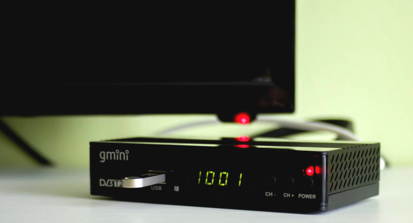 Dengan menggunakan penala, anda bukan sahaja dapat menonton program TV, tetapi juga merakamnya Dengan menggunakan penala, anda bukan sahaja dapat menonton program TV, tetapi juga merakamnya