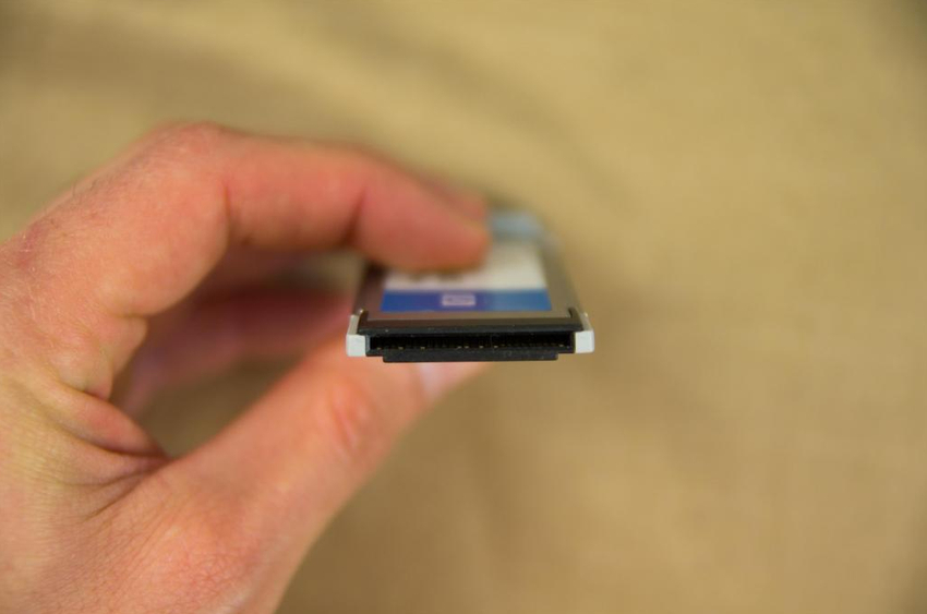 Kotak set-top yang dibuat dalam faktor bentuk PCMCIA membolehkan anda menyambungkan peranti ke komputer riba Kotak set-top yang dibuat dalam faktor bentuk PCMCIA membolehkan anda menyambungkan peranti ke komputer riba