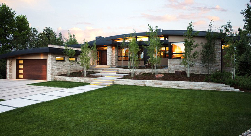 En-etasjes hus med garasje for bil - en funksjonell arkitektonisk løsning Prosjekter av en-etasjes hus med garasje for bil og de mest praktiske utformingene