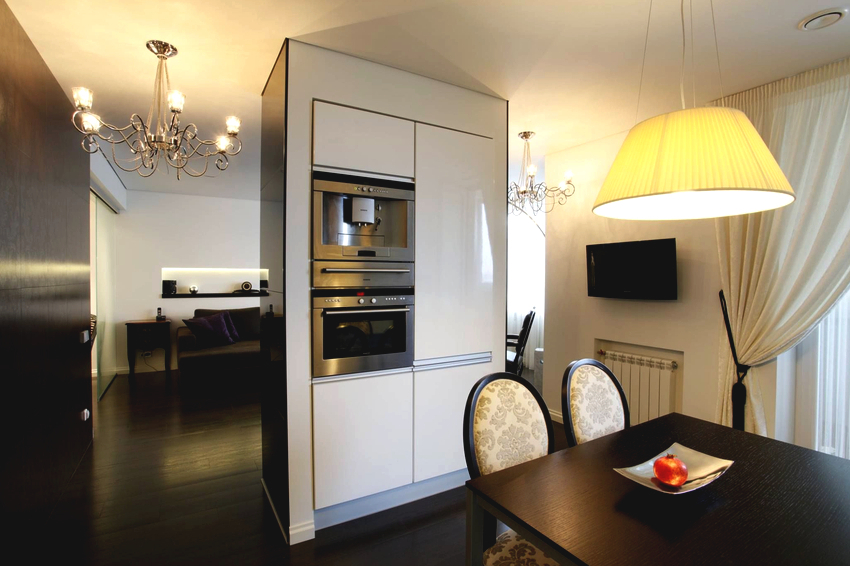 Разликата между бял сатенен и матов опънат таван е малка, но сатенено платно ще струва повече Разликата между бял сатенен и матов опънат таван е малка, но сатенено платно ще струва повече