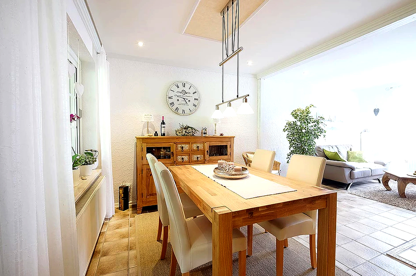 Недостатъкът на сатенените опънати тавани е невъзможността да се инсталират в неотопляеми помещения Недостатъкът на сатенените опънати тавани е невъзможността да се инсталират в неотопляеми помещения