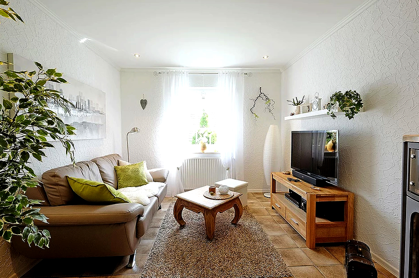 Много хора предпочитат сатенения таван заради необичайния му перлен оттенък. Много хора предпочитат сатенения таван заради необичайния му перлен оттенък.