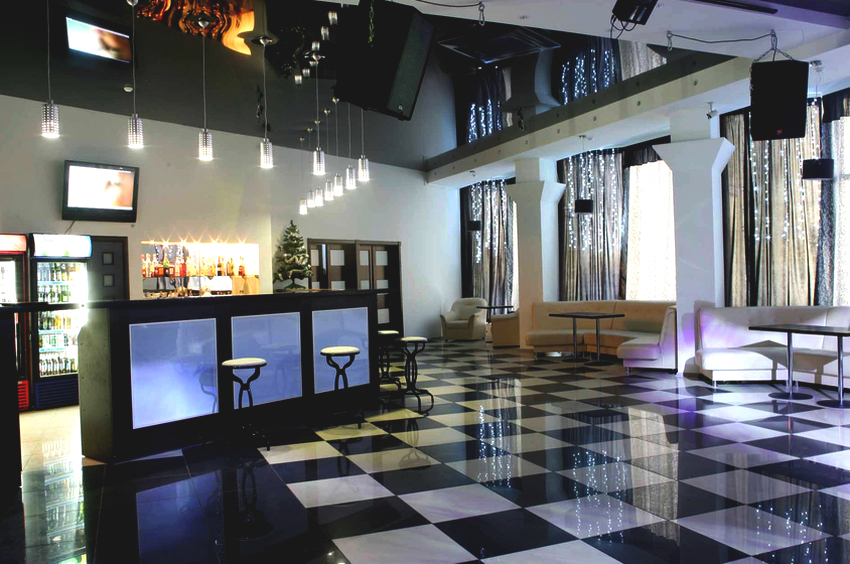 Лъскавият таван помага да се справите с липсата на естествена светлина Лъскавият таван помага да се справите с липсата на естествена светлина