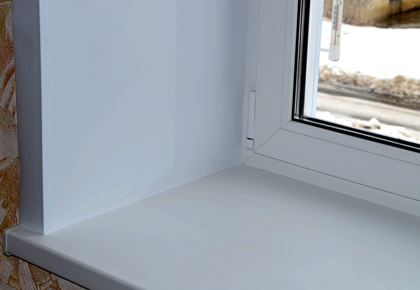 Pentru pante, se utilizează panouri de gips-carton, plastic și sandwich, precum și fibre de gips Pentru pante, se utilizează panouri de gips-carton, plastic și sandwich, precum și fibre de gips