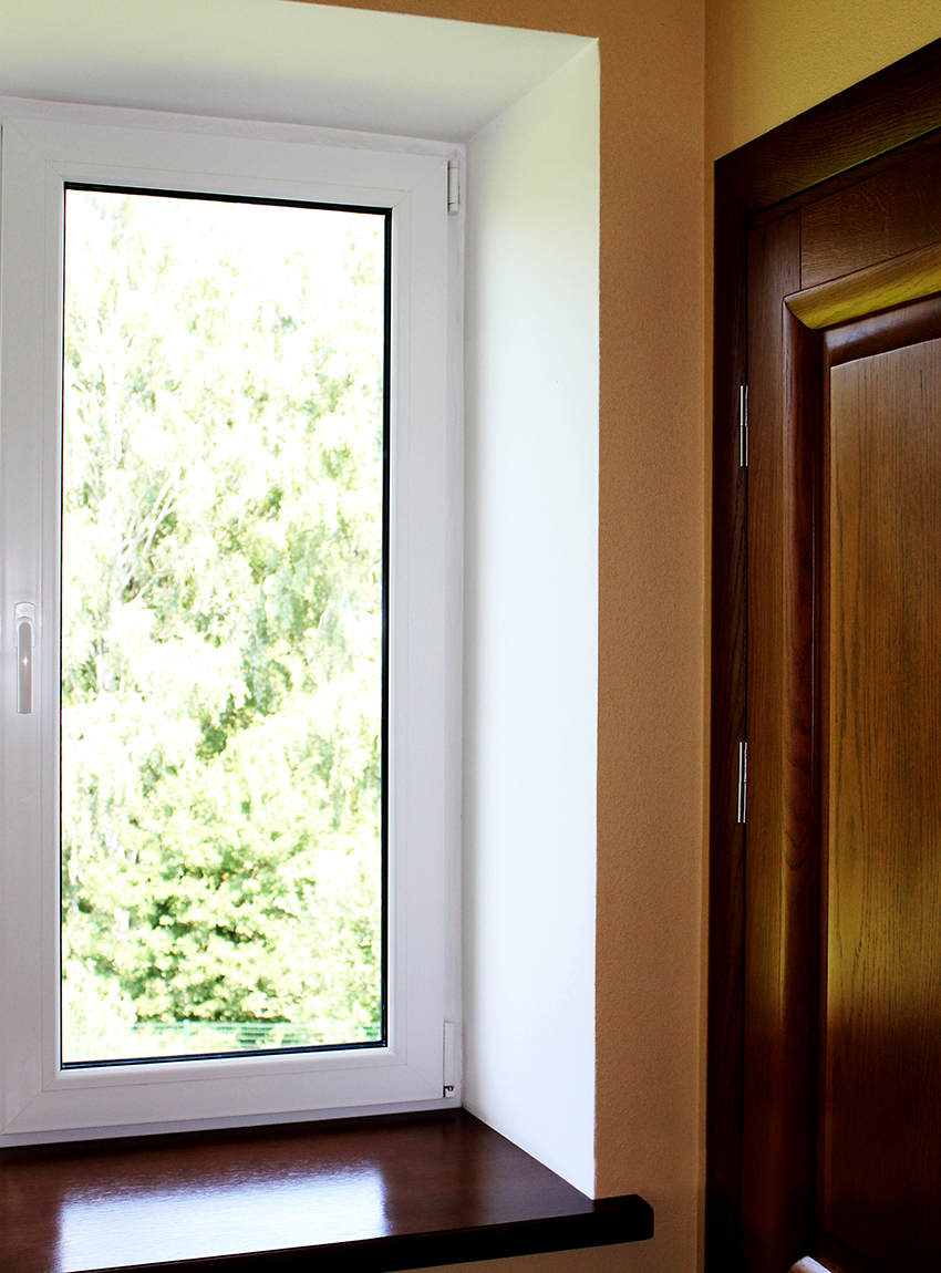 În plus, pantele ferestrelor au o funcție decorativă. În plus, pantele ferestrelor au o funcție decorativă.