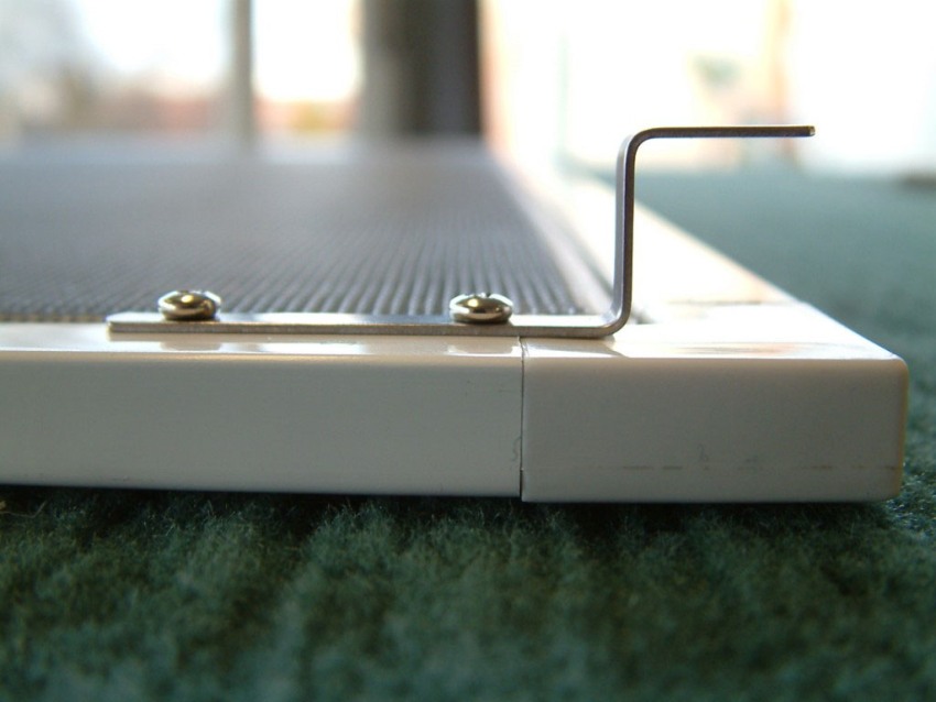 Atașarea ochiurilor de cadru la fereastră folosind bare Z este cea mai populară metodă Atașarea ochiurilor de cadru la fereastră folosind bare Z este cea mai populară metodă