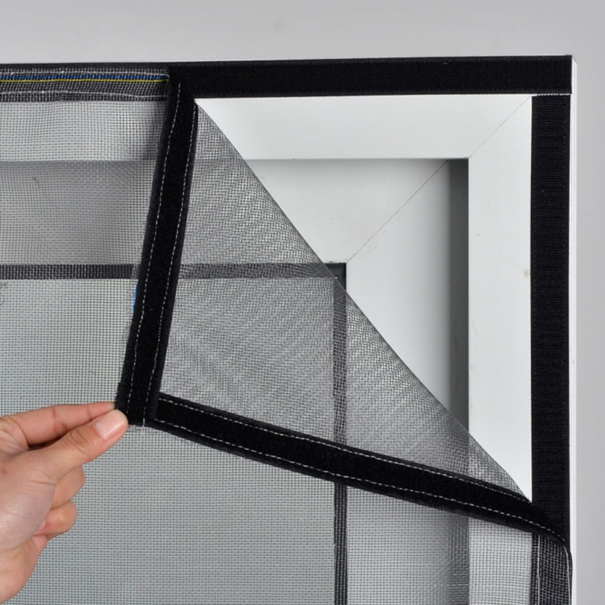 Banda adezivă aderă perfect și susține greutatea necesară a structurii Banda adezivă aderă perfect și susține greutatea necesară a structurii