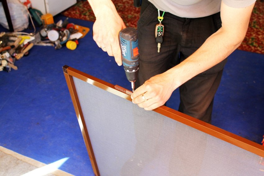 De asemenea, puteți monta structura cadrului plasei de țânțari cu propriile mâini De asemenea, puteți monta structura cadrului plasei de țânțari cu propriile mâini