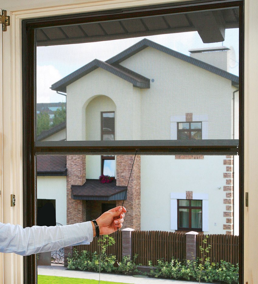 Plasele de țânțari pentru ferestrele din plastic sunt: Velcro, cadru, rolă (rulou), culisante Plasele de țânțari pentru ferestrele din plastic sunt: Velcro, cadru, rolă (rulou), culisante