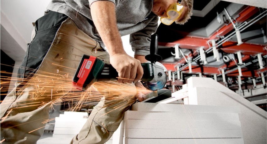 V mlynčekoch batériového typu sú ložiská veľmi často opotrebované. V mlynčekoch batériového typu sú ložiská veľmi často opotrebované.