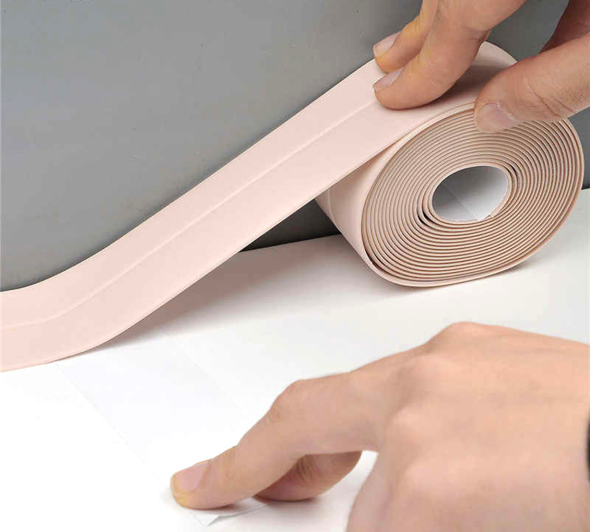 I tillegg til hvite bånd er det produkter i lysrosa, kremaktig beige, blekgrønn I tillegg til hvite bånd er det produkter i lysrosa, kremaktig beige, blekgrønn