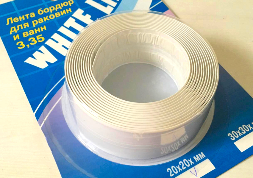 Hvis det ikke er lim på kantteipen, må du bruke et akryl- eller silikonforseglingsmiddel for installasjon Hvis det ikke er lim på kantteipen, må du bruke et akryl- eller silikonforseglingsmiddel for installasjon