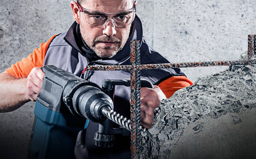 For å bore en betongvegg med armering, bruk en diamantbelagt dyse For å bore en betongvegg med armering, bruk en diamantbelagt dyse