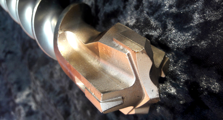 Et bor for en perforator er en fungerende utskiftbar del av et elektromekanisk verktøy Bor for hammerbor: valget av en støtskjærende dyse, dens formål