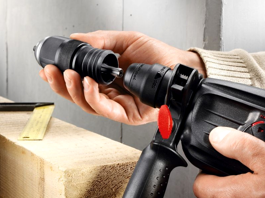 Hvis boret ikke passer til hammerboret, kan du bruke en spesiell adapter Hvis boret ikke passer til hammerboret, kan du bruke en spesiell adapter