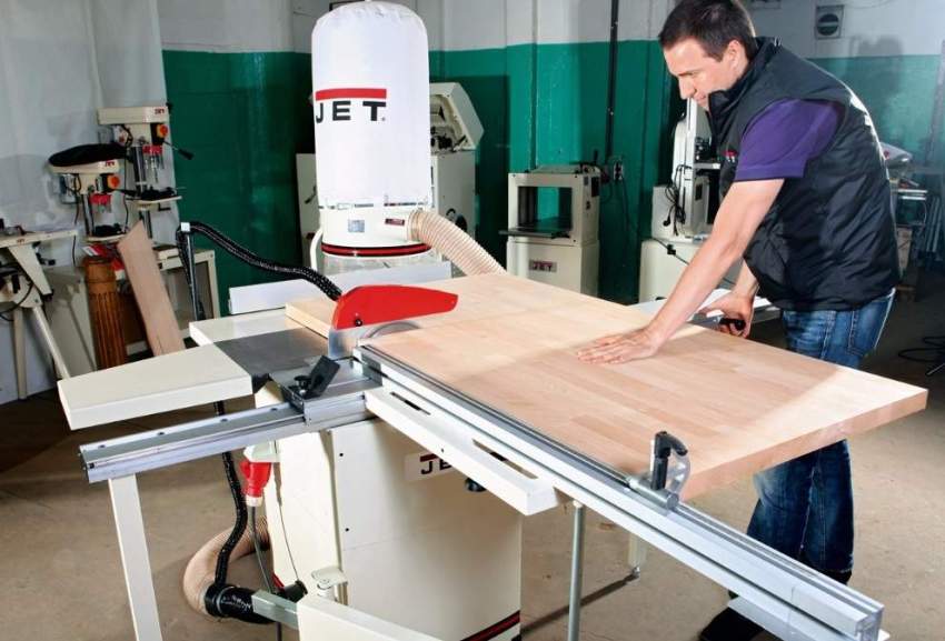 Sie müssen eine Tischplatte an der Oberseite des Ständers anbringen, die als Bett dient Sie müssen eine Tischplatte an der Oberseite des Ständers anbringen, die als Bett dient