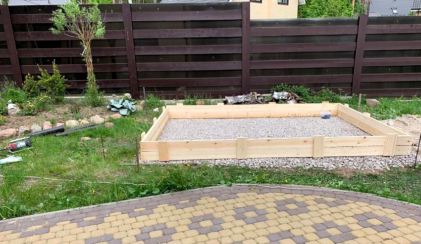 התחתית המוכנה מכוסה בשכבת הריסות בעובי של 10 ס התחתית המוכנה מכוסה בשכבת הריסות בעובי של 10 ס