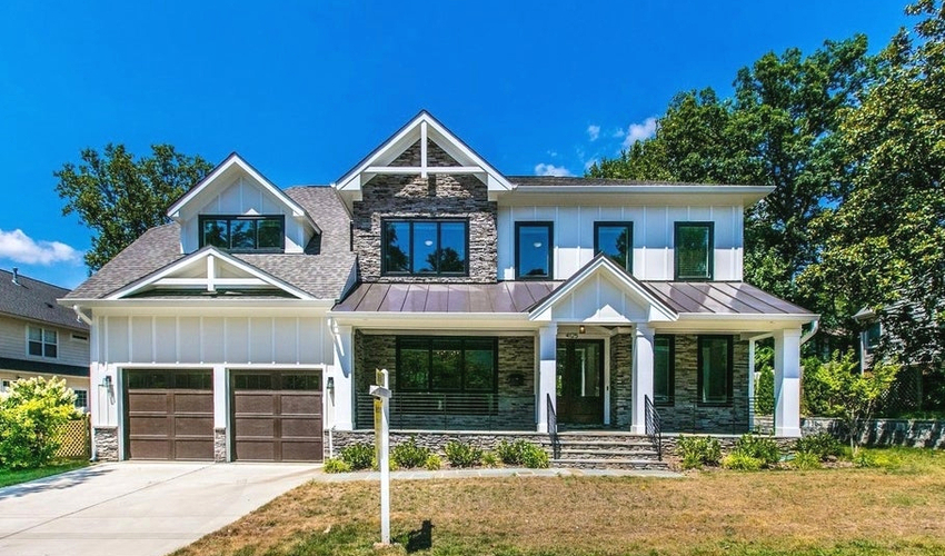 В много домове мецанинът служи като летен салон В много домове мецанинът служи като летен салон