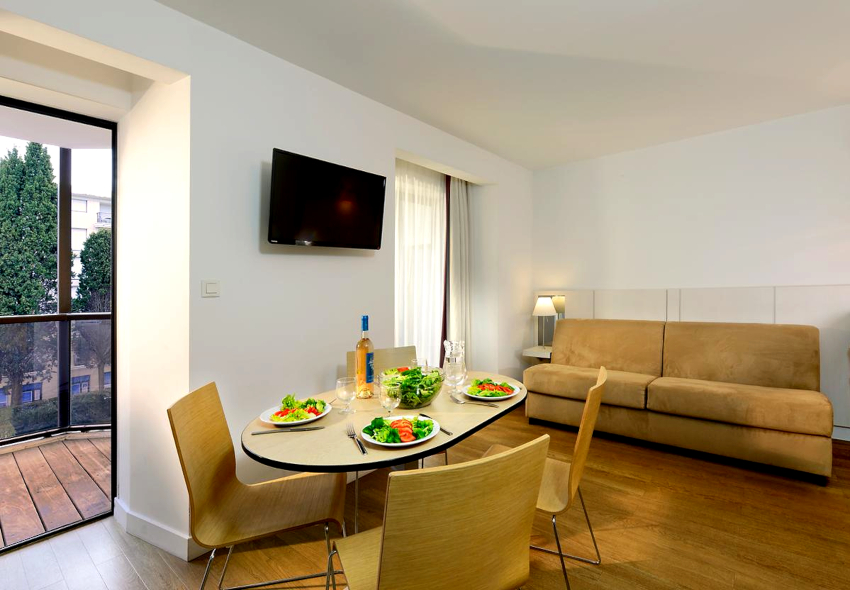 Най-подходящият вариант за дизайн на стая в надстройка е минимализмът Най-подходящият вариант за дизайн на стая в надстройка е минимализмът