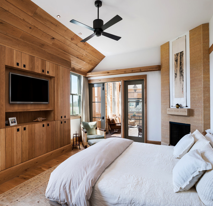 Høyden på enheten på soverommet avhenger av posisjonen du planlegger å se på TV Høyden på enheten på soverommet avhenger av posisjonen du planlegger å se på TV