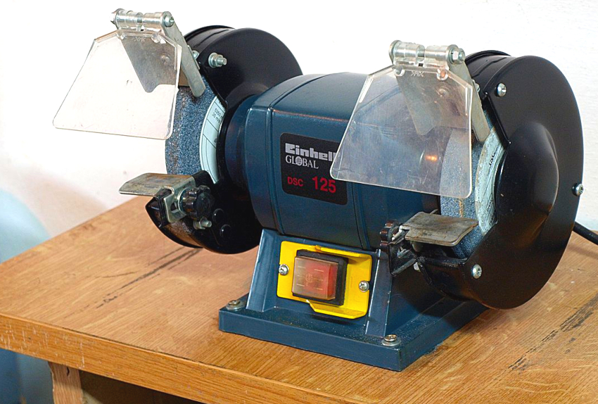 Nếu kéo kim loại chỉ cần tinh chỉnh thì có thể dùng đá cỡ hạt 1000. Nếu kéo kim loại chỉ cần tinh chỉnh thì có thể dùng đá cỡ hạt 1000.