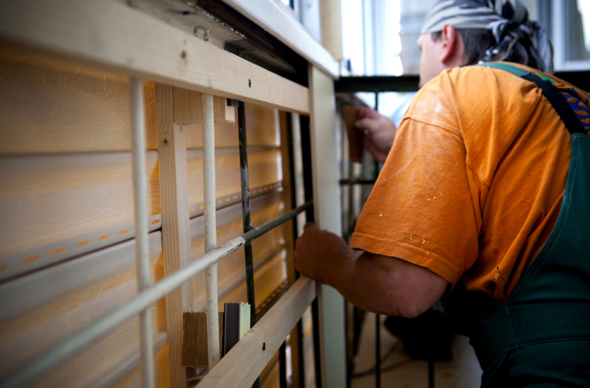 Für geschlossene Balkone wird empfohlen, eine hochwertige Isolierung durchzuführen Für geschlossene Balkone wird empfohlen, eine hochwertige Isolierung durchzuführen