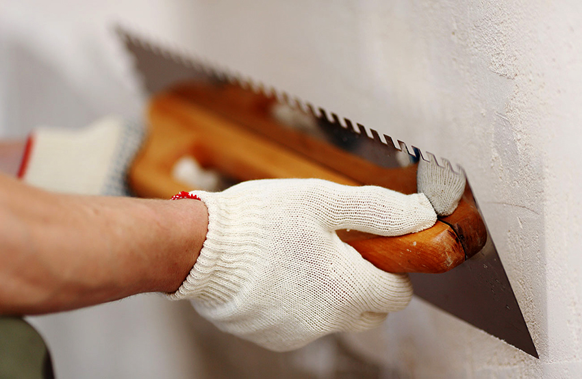 Es wird empfohlen, die Wände sorgfältig mit einem Kitt auszurichten Es wird empfohlen, die Wände sorgfältig mit einem Kitt auszurichten