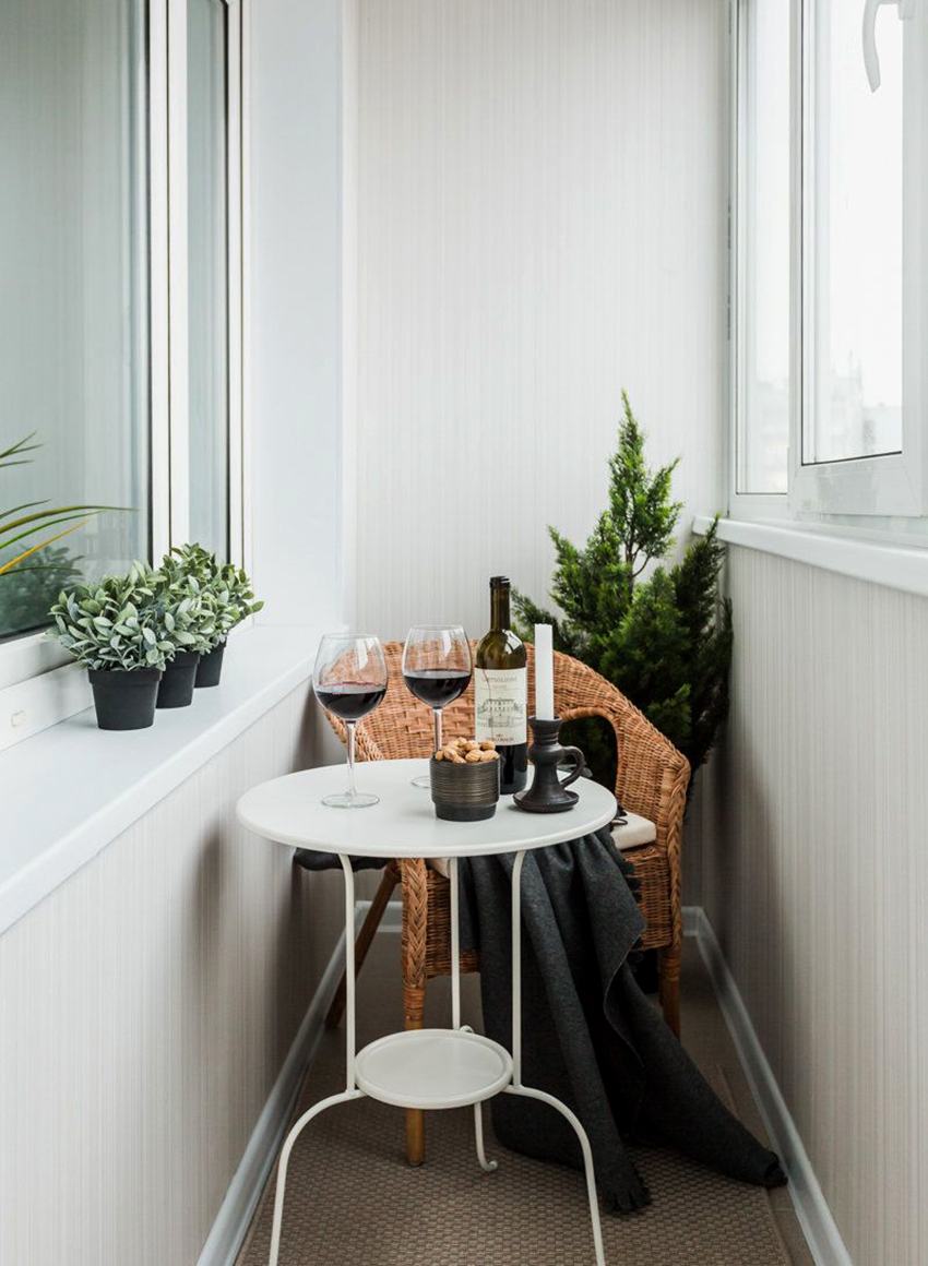 Wenn der Balkon klein ist, ist Tapete in hellen Farben die beste Option. Wenn der Balkon klein ist, ist Tapete in hellen Farben die beste Option.