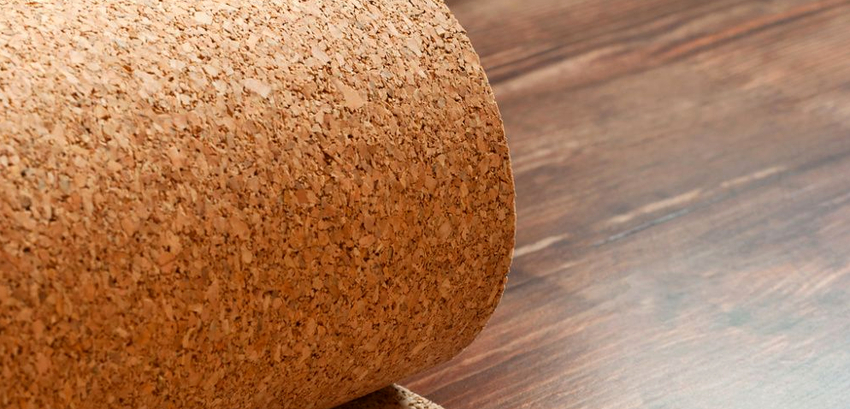 Klassisk naturlig korkunderlag til laminat er lavet uden syntetiske tilsætningsstoffer Klassisk naturlig korkunderlag til laminat er lavet uden syntetiske tilsætningsstoffer