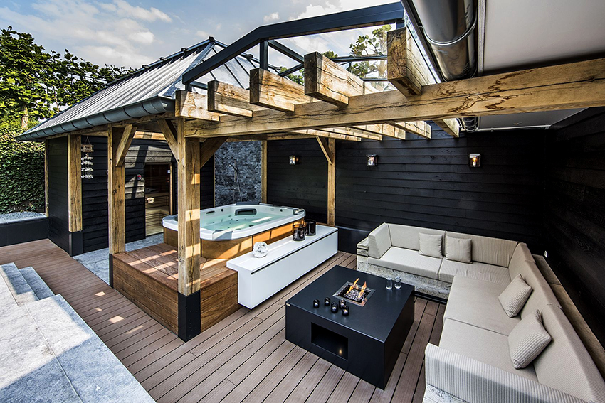 Банята може да бъде изградена от дървени трупи и различни видове дървен материал Банята може да бъде изградена от дървени трупи и различни видове дървен материал