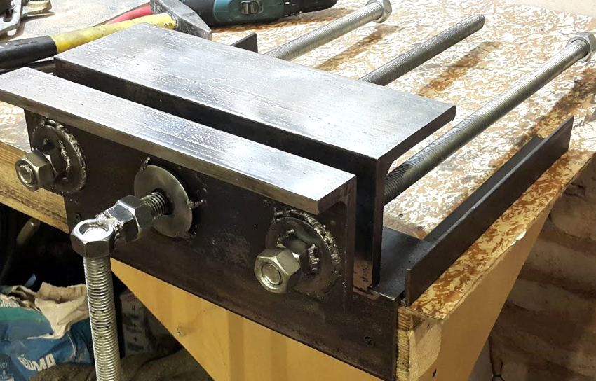 Konepuristin voidaan tehdä käsin jopa metallikulmista Konepuristin voidaan tehdä käsin jopa metallikulmista