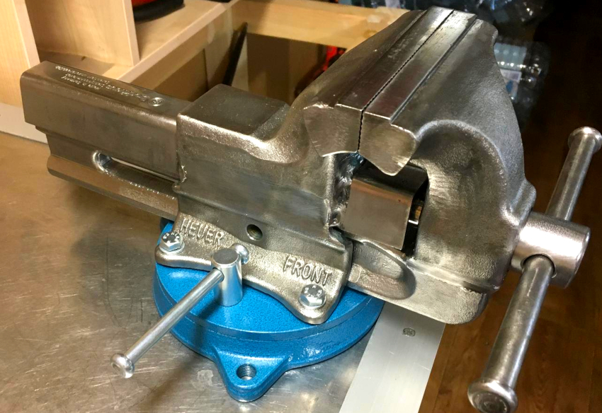 Lukkosepänvire on välttämätön työkalu paitsi teollisessa työpajassa myös kotitoimistossa. Lukkosepänvire on välttämätön työkalu paitsi teollisessa työpajassa myös kotitoimistossa.