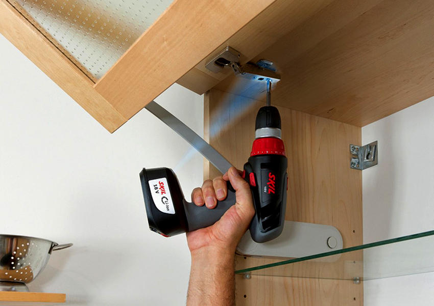 O motor da bateria pode ser escovado ou sem escova O motor da bateria pode ser escovado ou sem escova