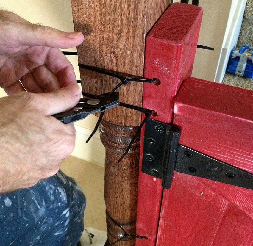 ประตูสำหรับบันไดไม่ใช่เรื่องยากที่จะทำด้วยมือของคุณเองจากเศษวัสดุ ประตูสำหรับบันไดไม่ใช่เรื่องยากที่จะทำด้วยมือของคุณเองจากเศษวัสดุ